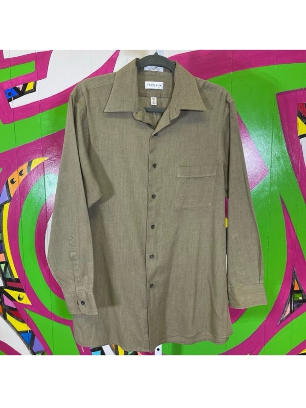Van Heusen, Hampton Twill Button Up Shirt. Size 16 32/33. Excellent condition!